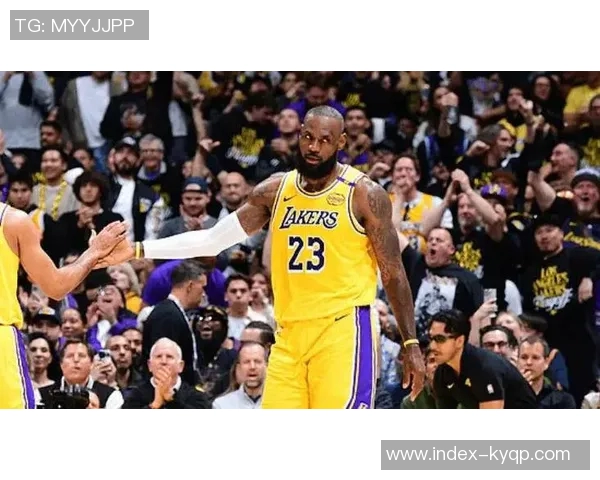 詹姆斯膝伤完全康复湖人决定谨慎对待季前赛出场时间