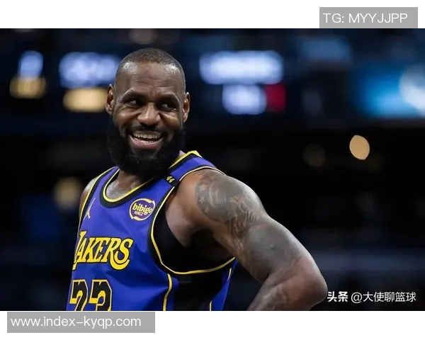 詹姆斯谈防守策略愿意放中距离两分太阳队表现出色投篮命中率高 詹姆斯谈防守策略愿意放中距离两分太阳队表现出色投篮命中率高