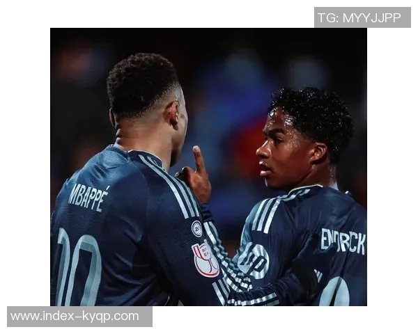 法尔克透露孔帕尼对17岁边锋麦克的高度认可或将外租锻炼提升出场机会