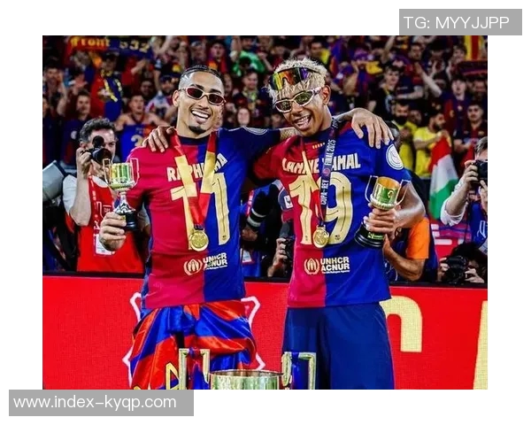 拉菲尼亚与亚马尔庆祝进球合影分享展现默契合作与友谊之情