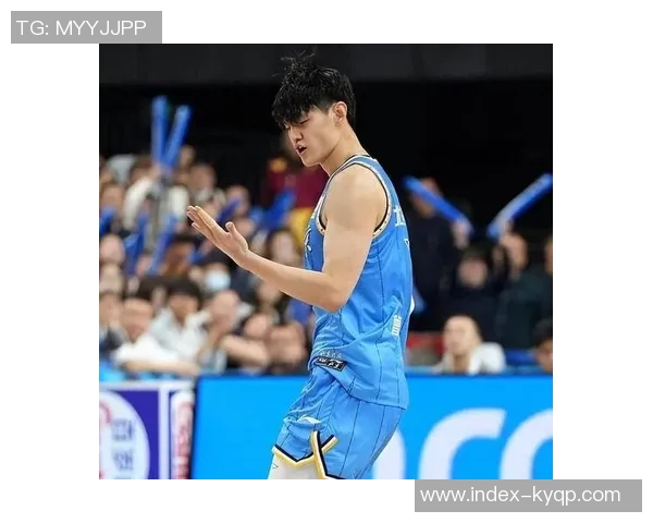 费尔南德斯盛赞曾凡博努力拼搏明日有望迎来首秀机会