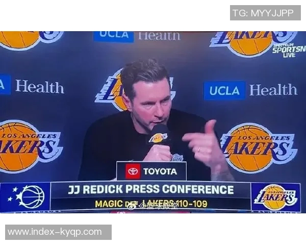 小莫评论雷迪克场边指挥詹姆斯的独特方式引发热议