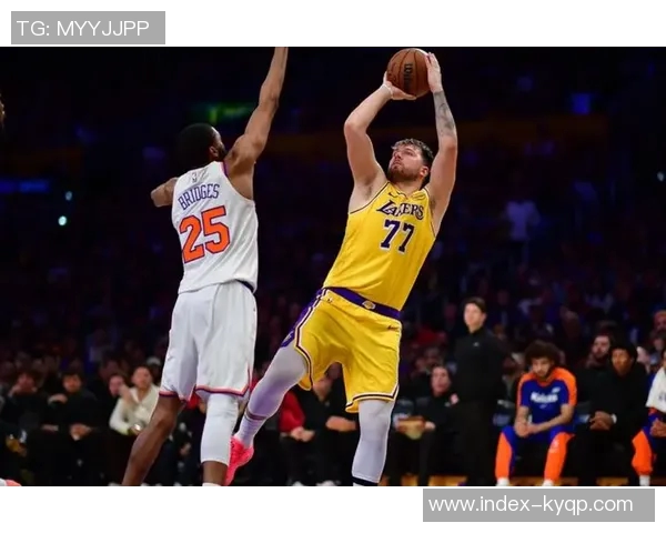 詹姆斯愿意帮助东契奇减轻持球压力提升球队表现